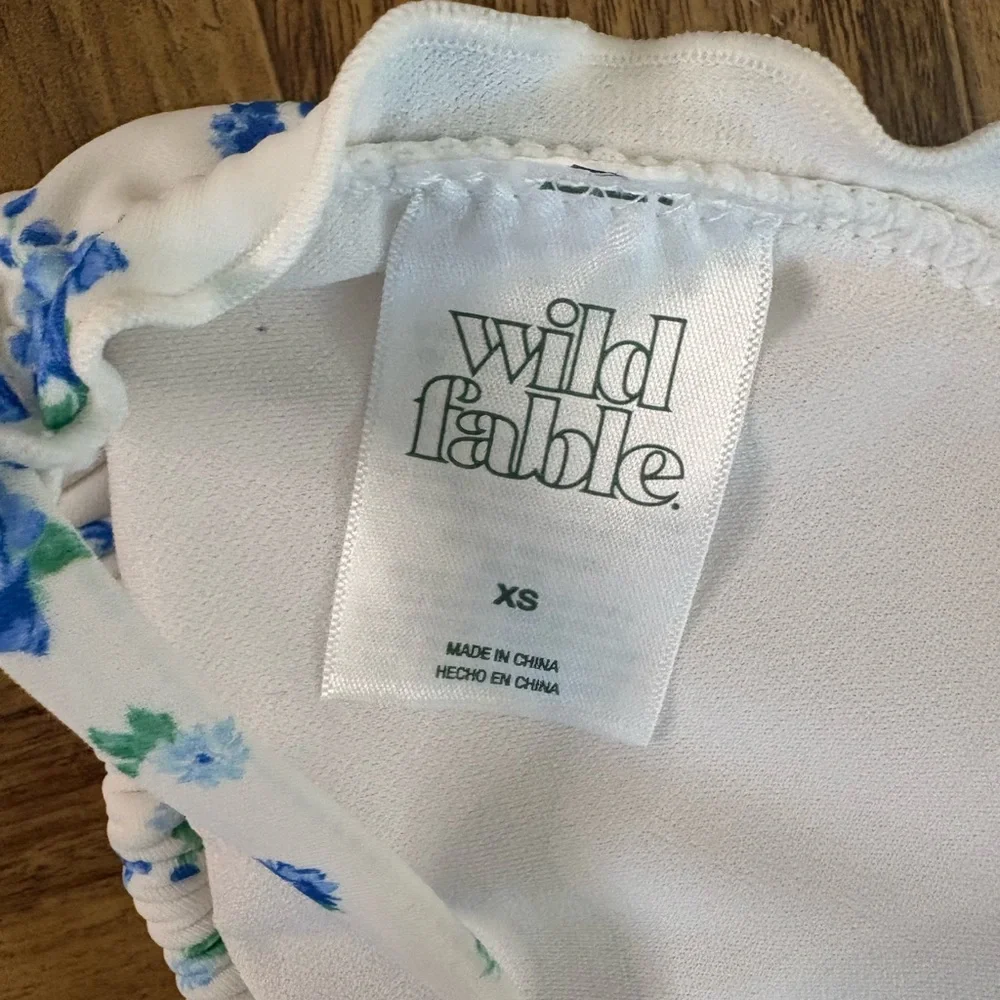 Wild Fable White Bikini Top with Blue Floral Accents Womens XS Y2K